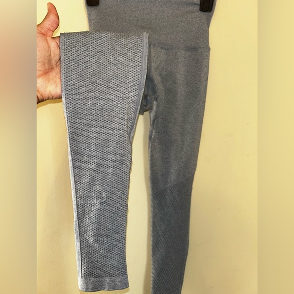 High Waist Leggings - Picture 3 of 3